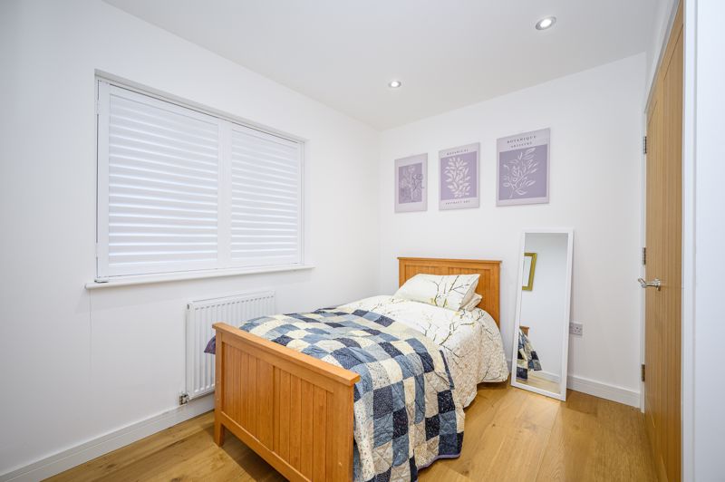 Bedroom- click for photo gallery